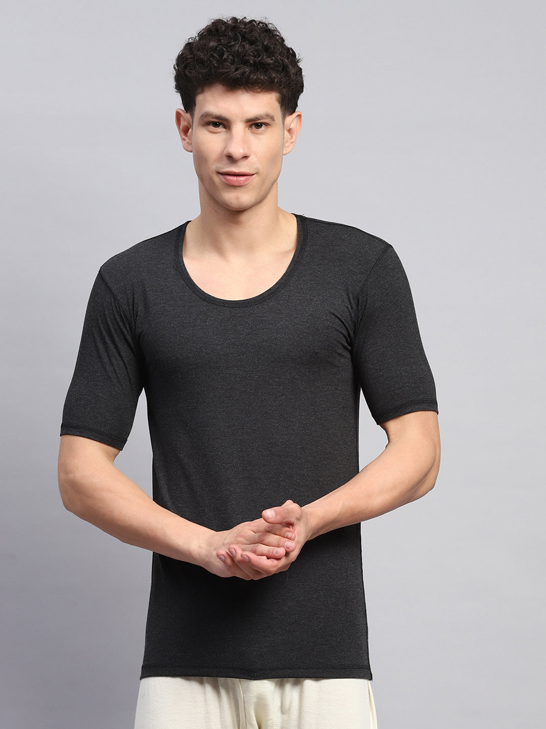 Men Black Solid Round Neck Half Sleeve Thermal Vest