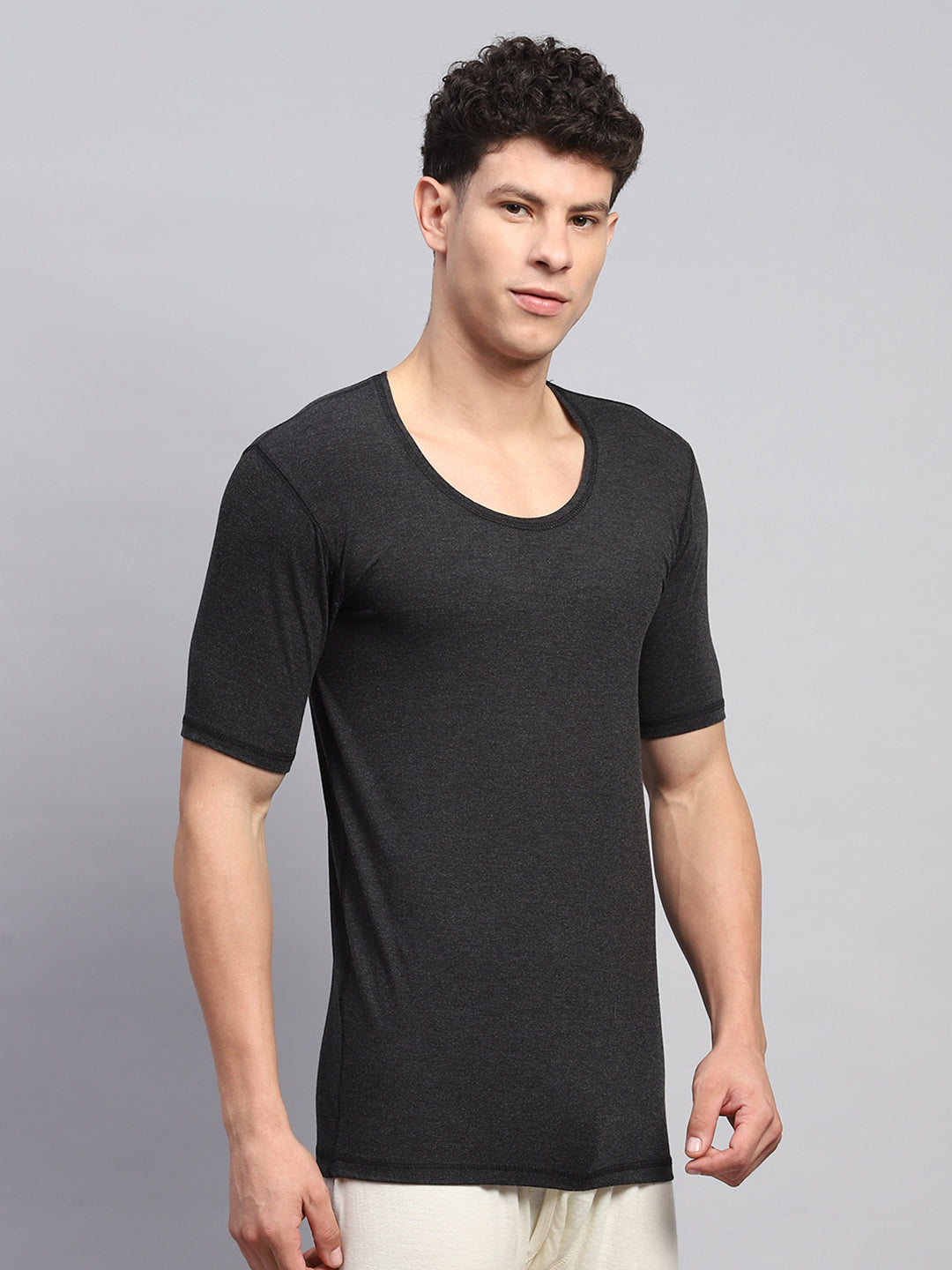 Men Black Solid Round Neck Half Sleeve Thermal Vest
