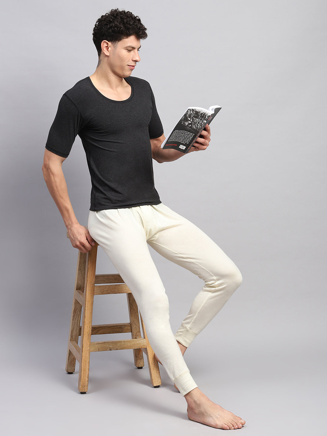 Men Black Solid Round Neck Half Sleeve Thermal Vest