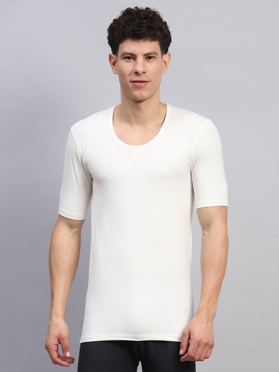 Men White Solid Round Neck Half Sleeve Thermal Vest