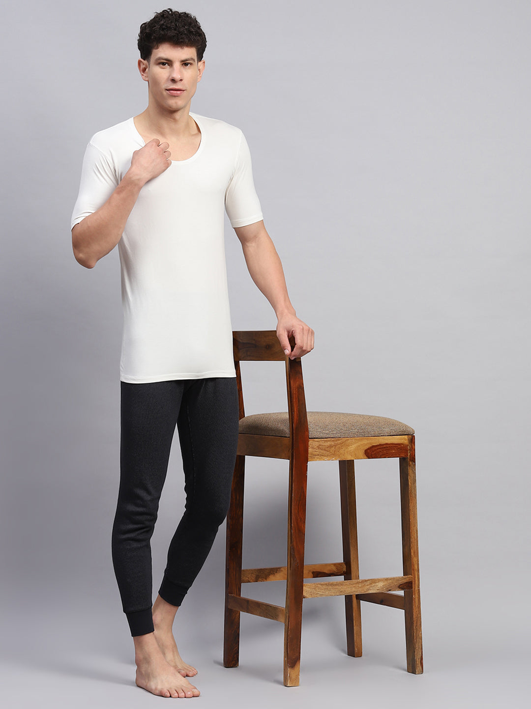 Men White Solid Round Neck Half Sleeve Thermal Vest