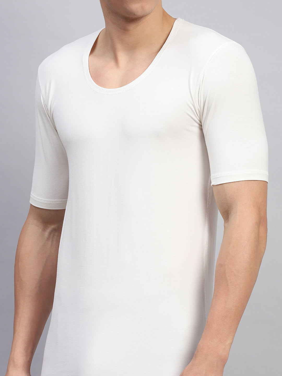 Men White Solid Round Neck Half Sleeve Thermal Vest