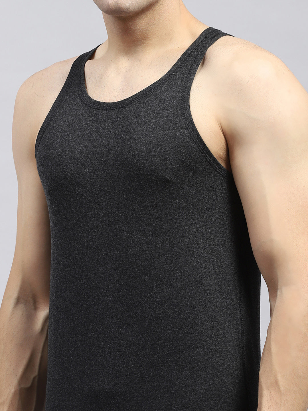 Men Black Solid Round Neck Sleeveless Thermal Vest