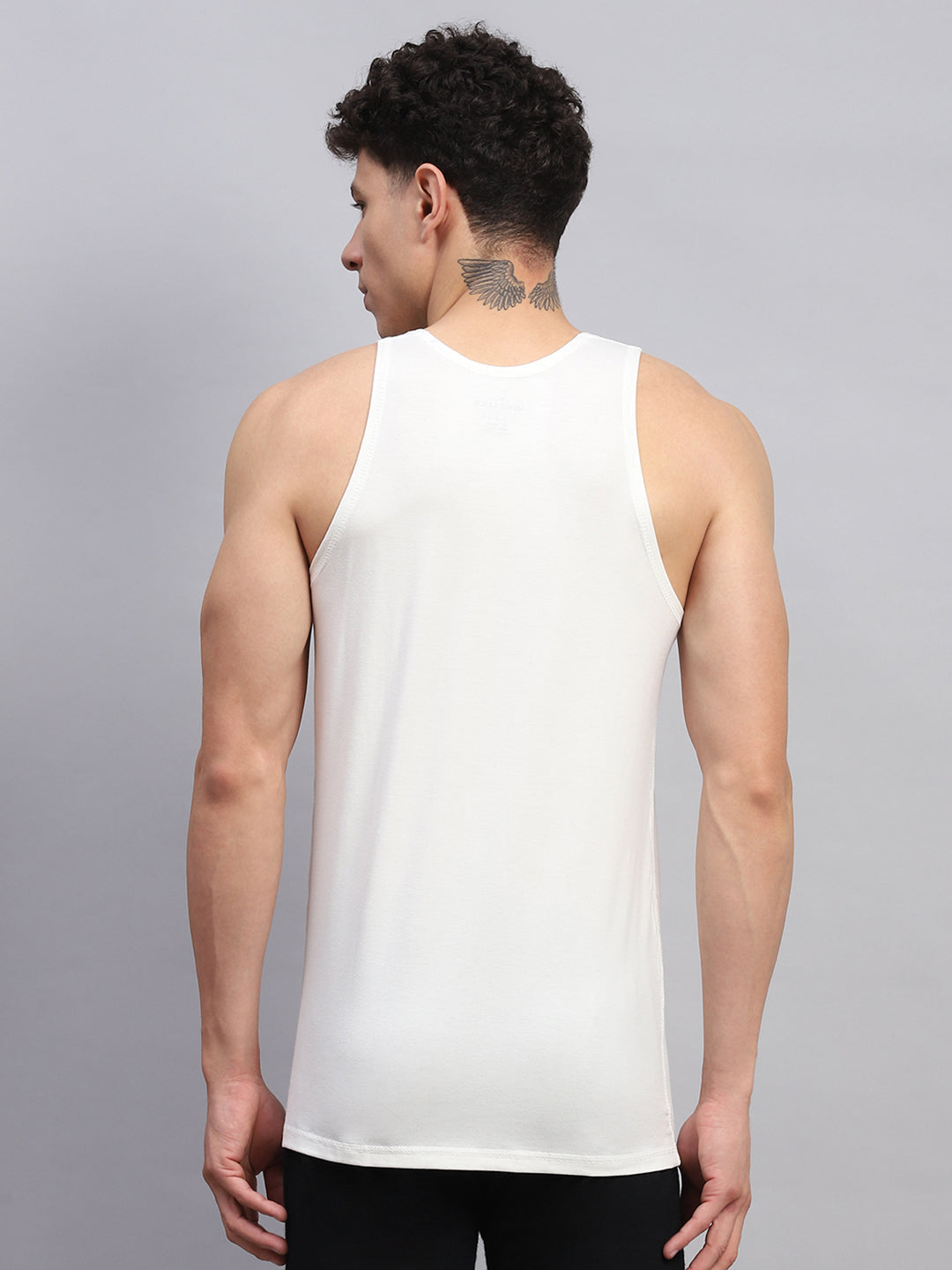 Men White Solid Round Neck Sleeveless Thermal Vest