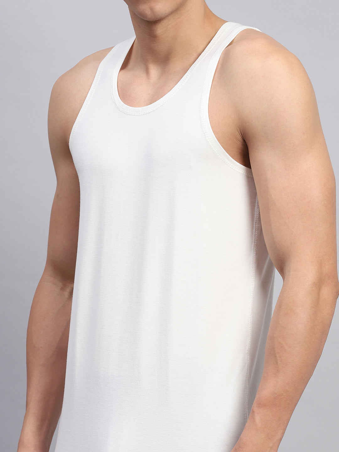 Men White Solid Round Neck Sleeveless Thermal Vest