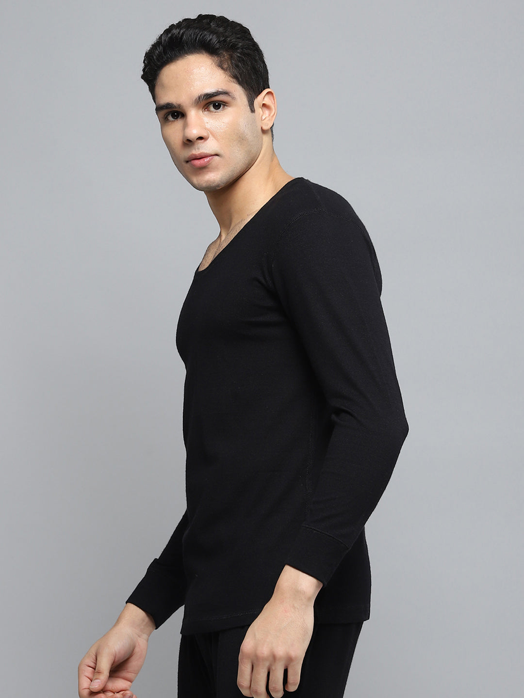 Men Black Solid Round Neck Full Sleeve Thermal Vest