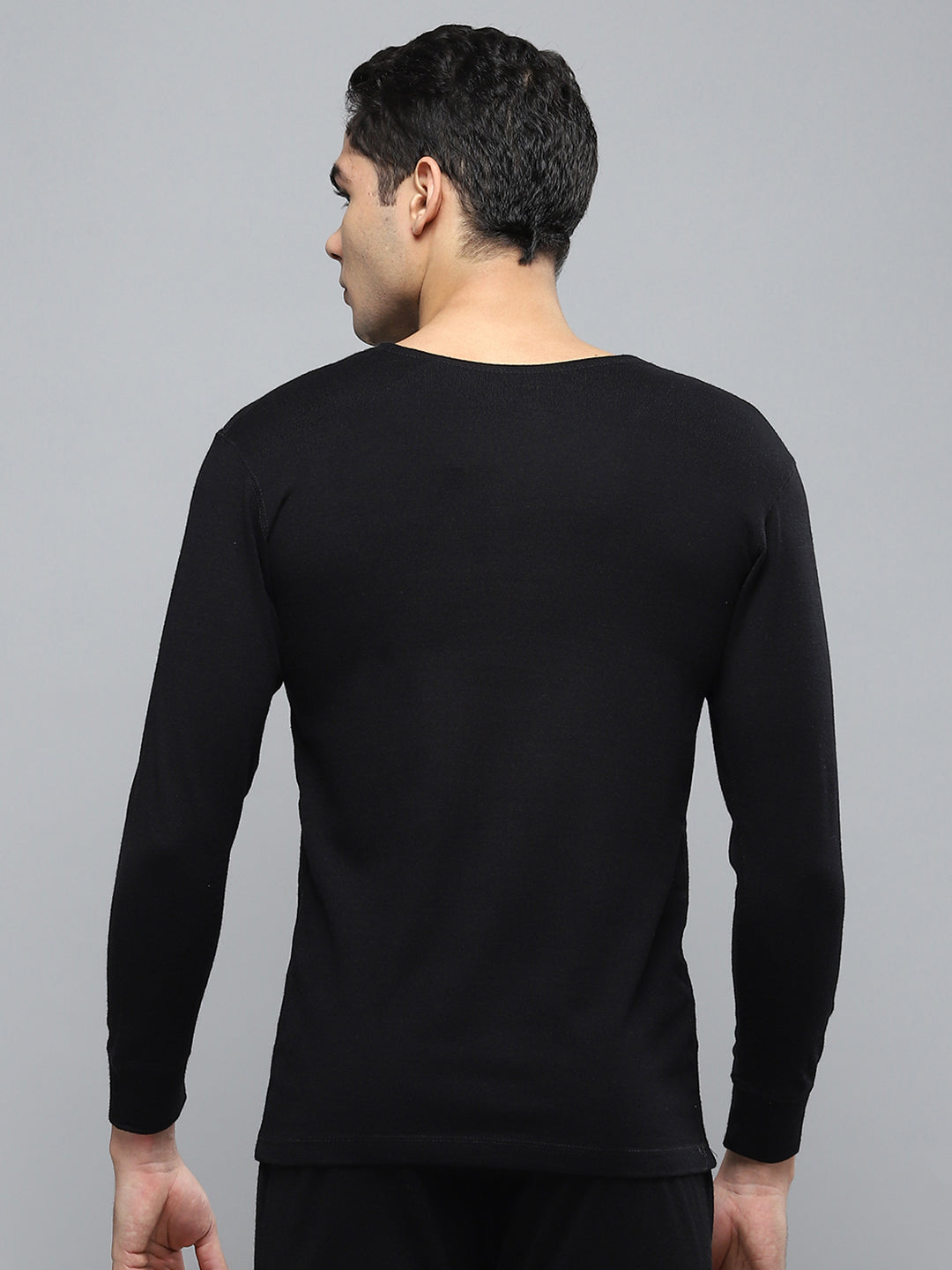Men Black Solid Round Neck Full Sleeve Thermal Vest