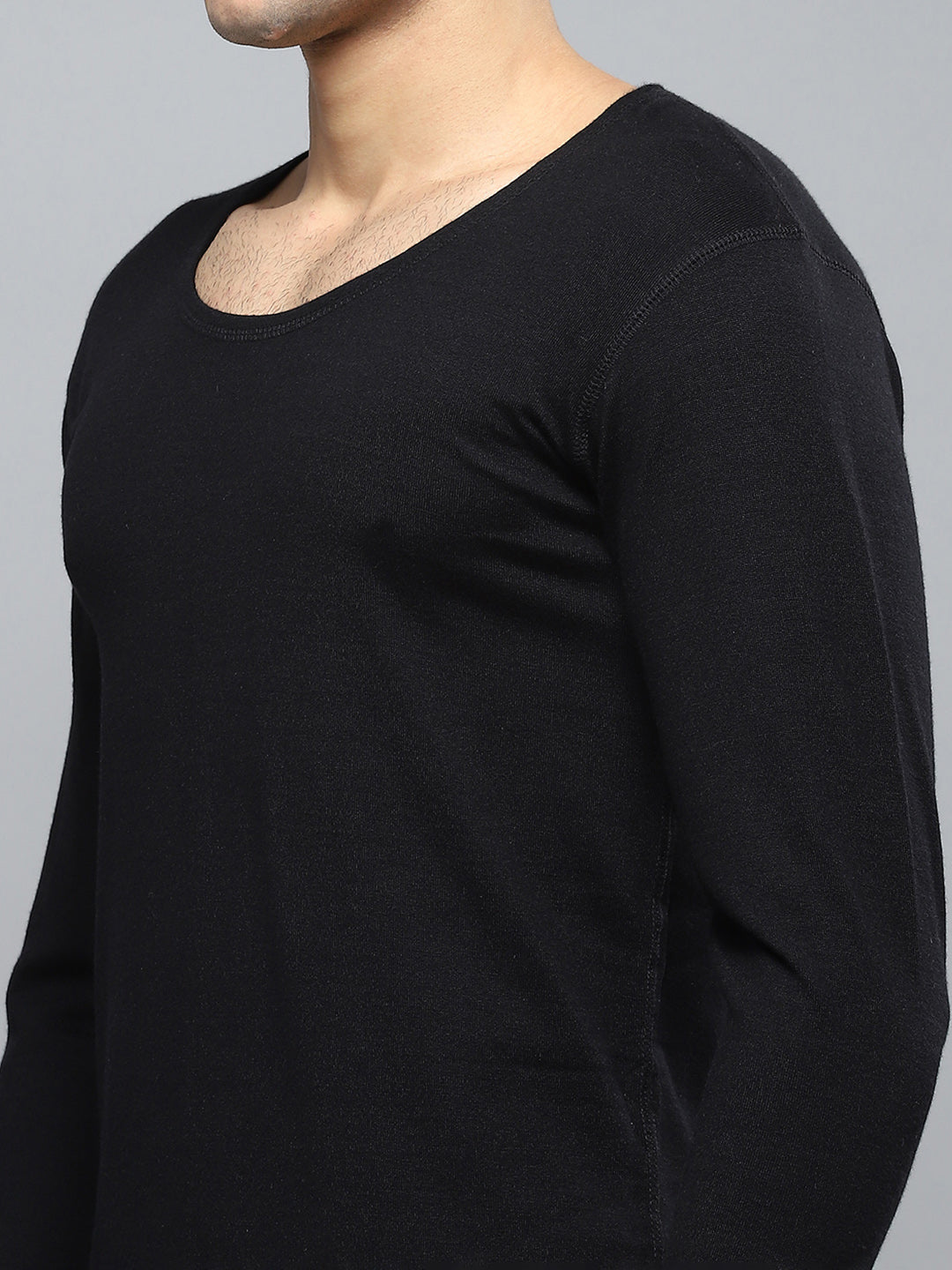 Men Black Solid Round Neck Full Sleeve Thermal Vest