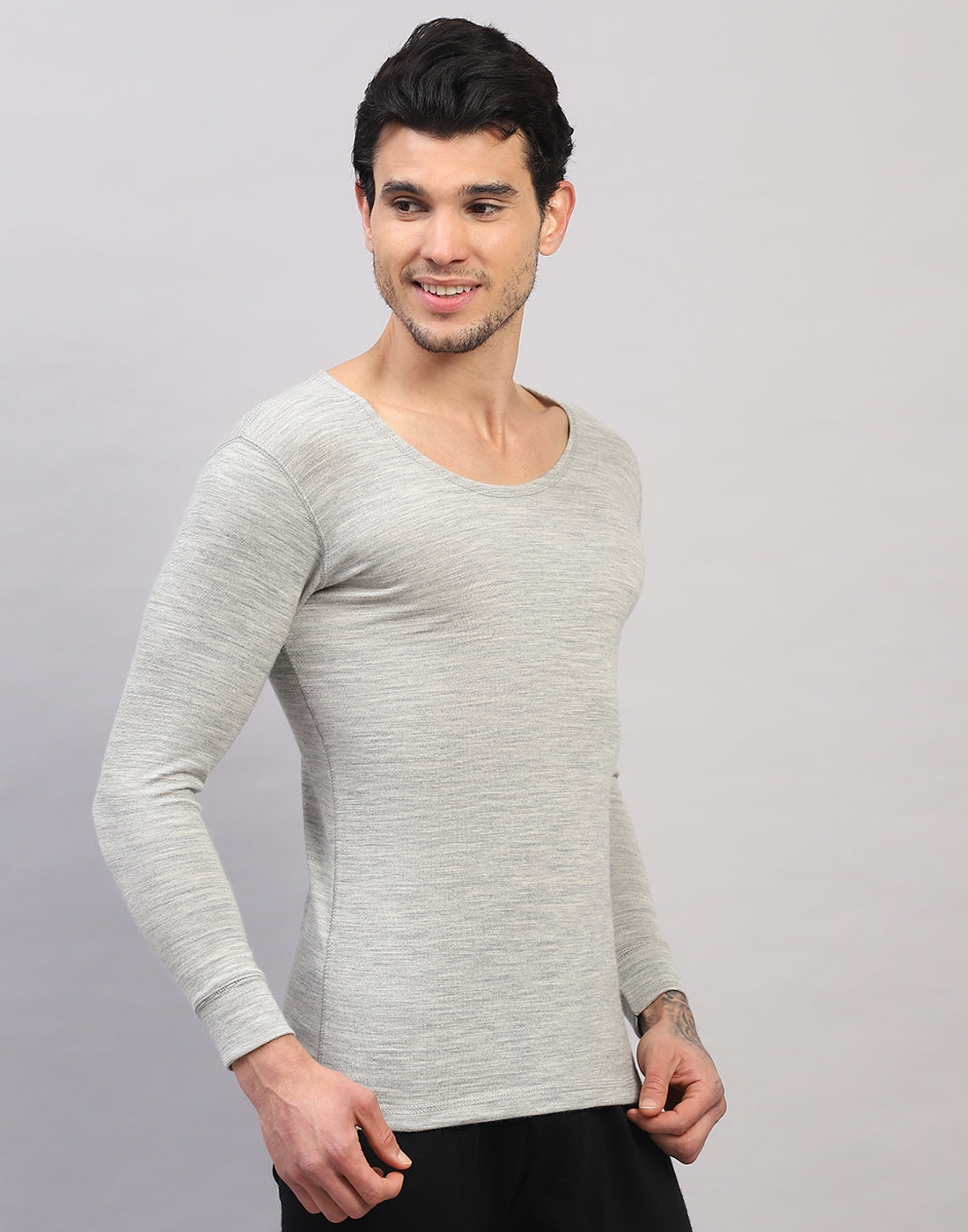 Men Grey Solid Round Neck Full Sleeve Thermal Vest