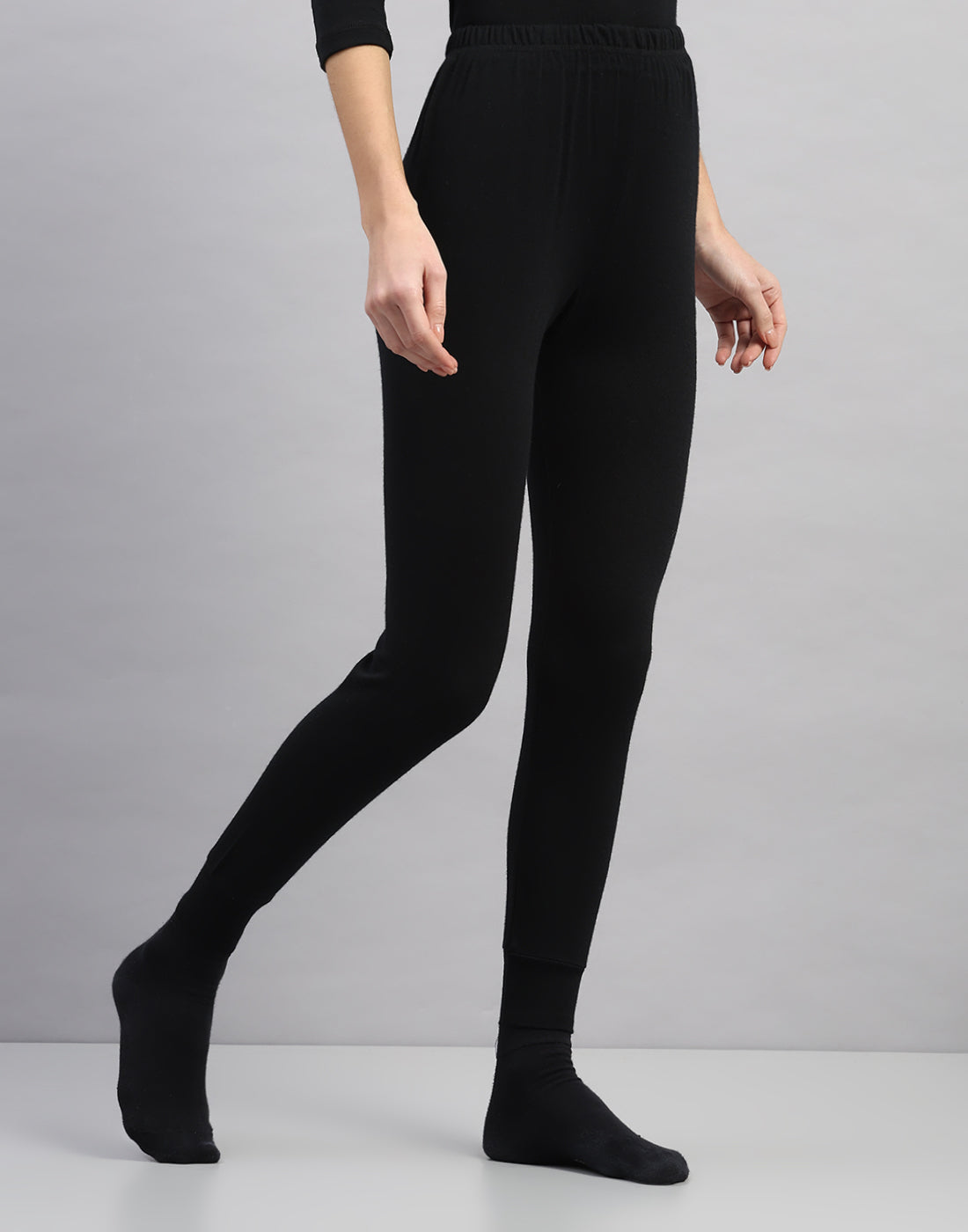 Women Black Solid Regular Fit Thermal Lower