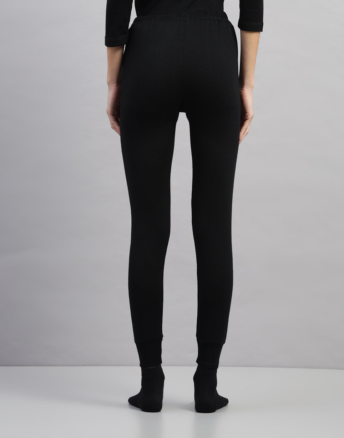 Women Black Solid Regular Fit Thermal Lower