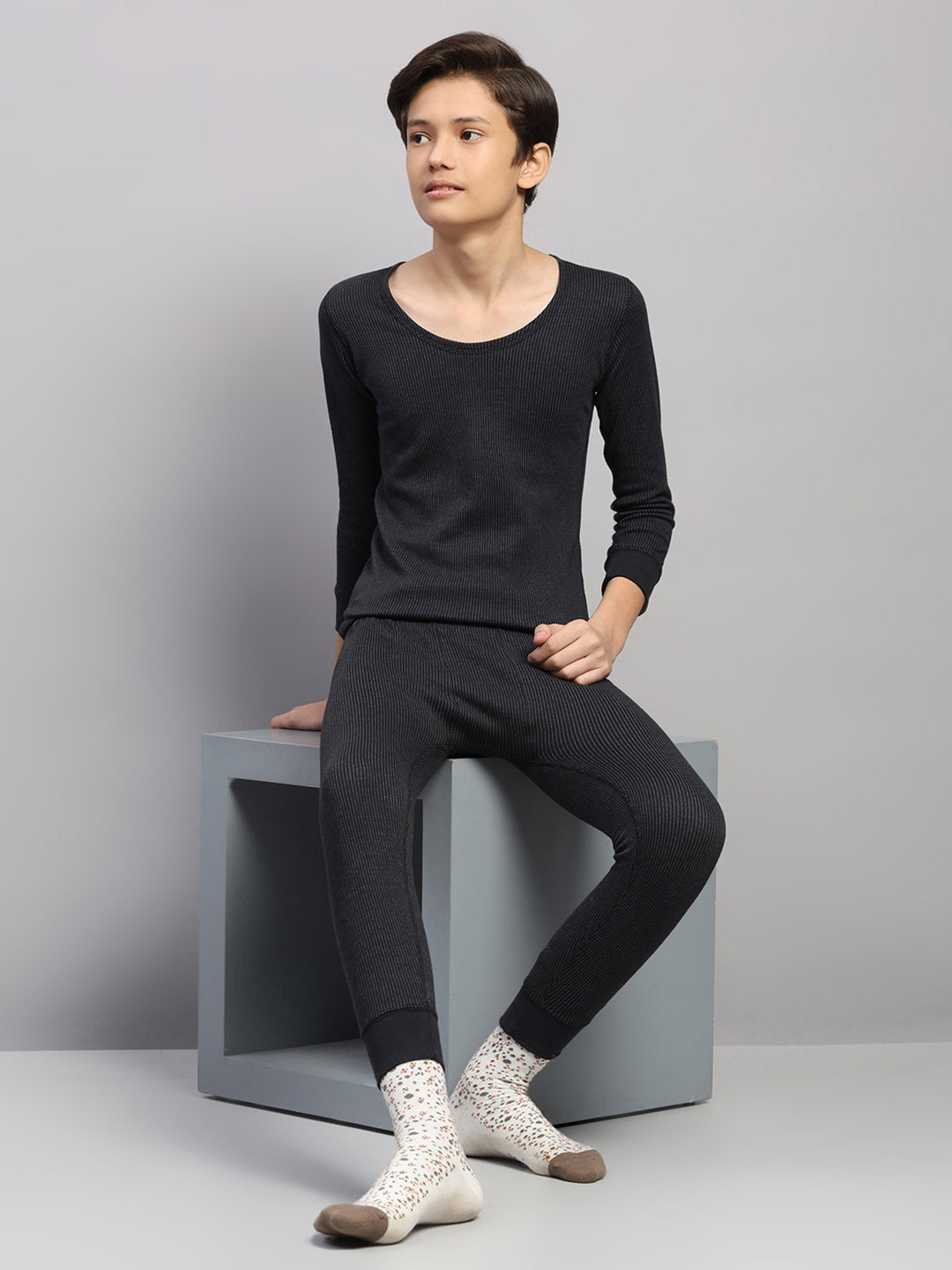 Kids Black Solid Round Neck Full Sleeve Thermal Vest