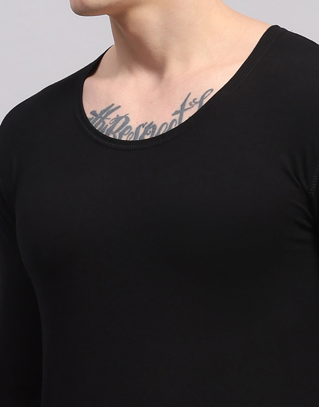 Men Black Solid Round Neck Full Sleeve Thermal Vest