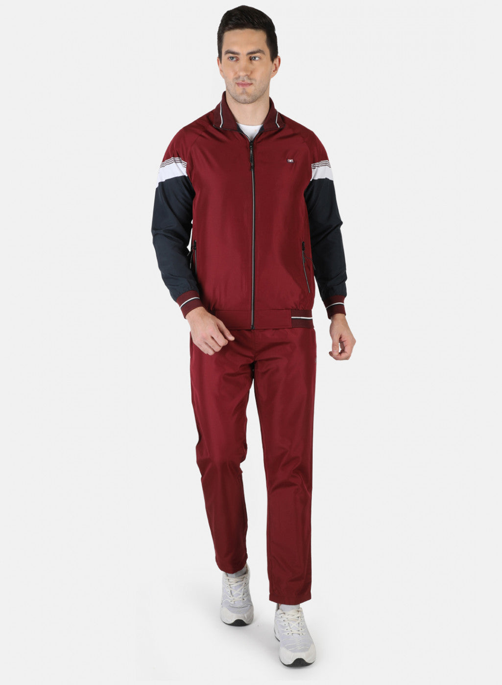 Men Maroon Plain Tracksuit