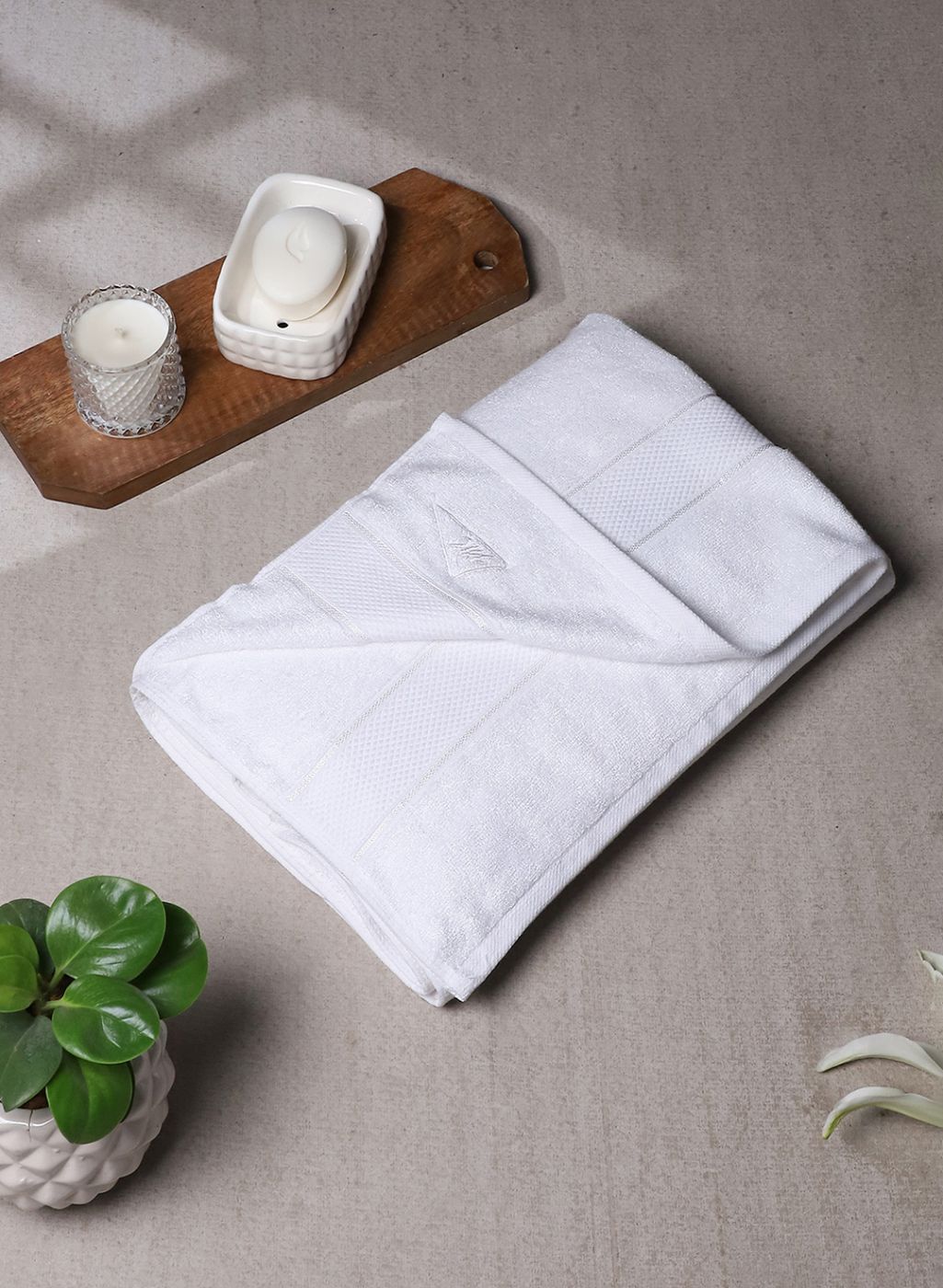 White Cotton 600 GSM Bath Towel