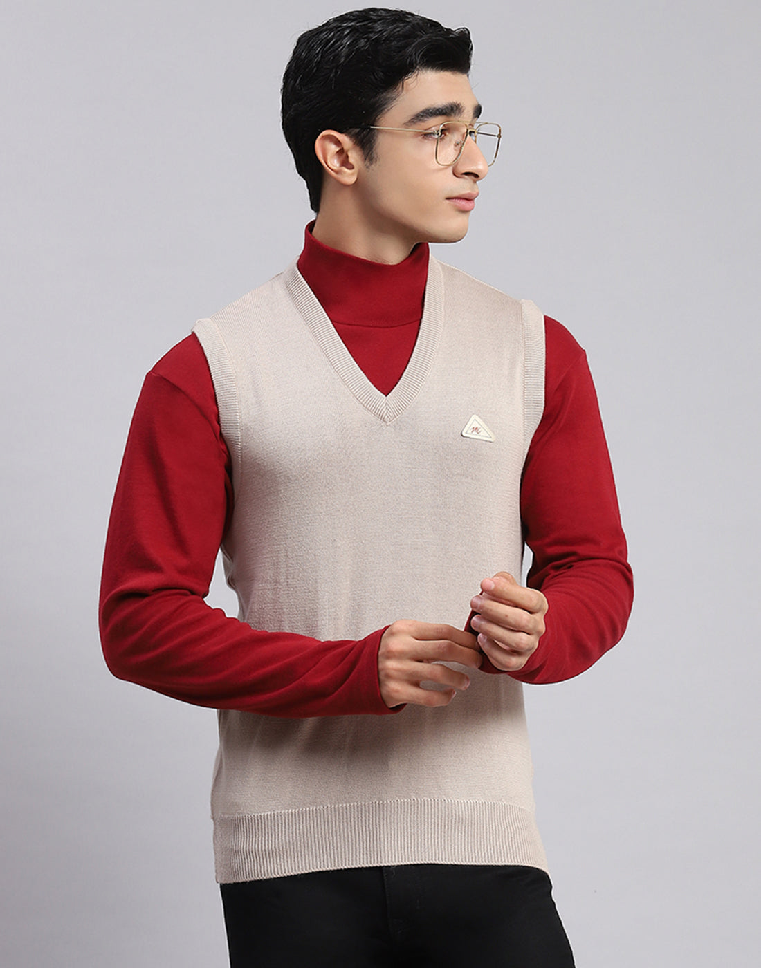 Men Beige Solid V Neck Sleeveless Sweaters/Pullovers