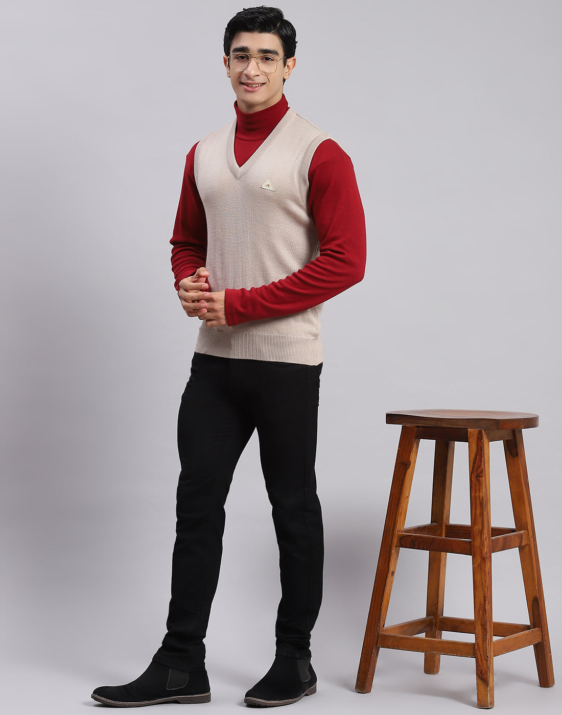 Men Beige Solid V Neck Sleeveless Sweaters/Pullovers