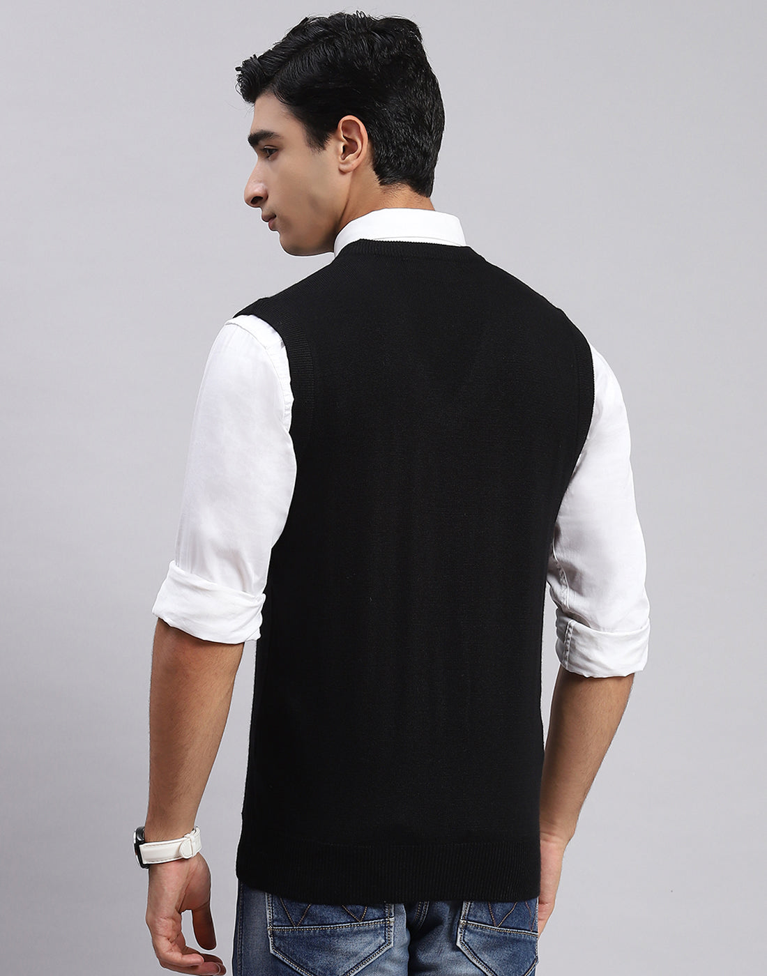 Men Black Solid V Neck Sleeveless Sweaters/Pullovers