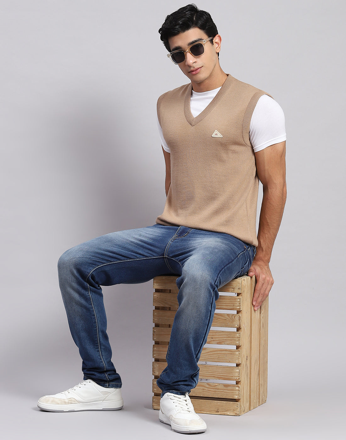 Men Camel Brown Solid V Neck Sleeveless Sweaters/Pullovers
