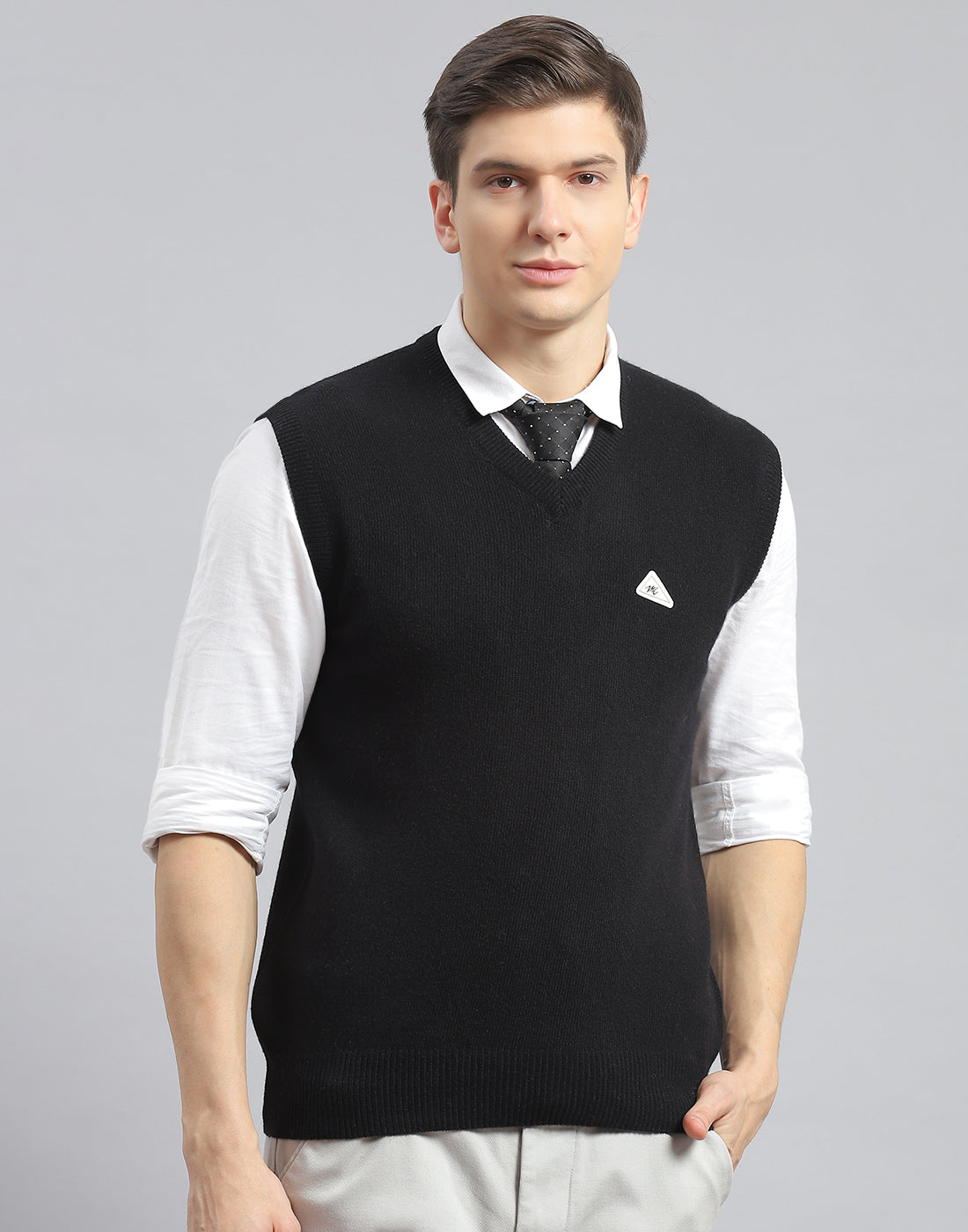 Men Black Solid V Neck Sleeveless Sweater