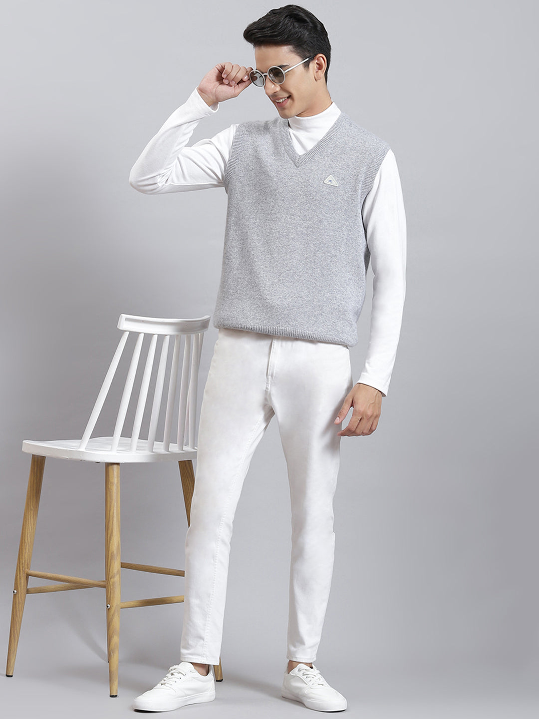 Men Grey Melange Solid V Neck Sleeveless Sweaters/Pullovers