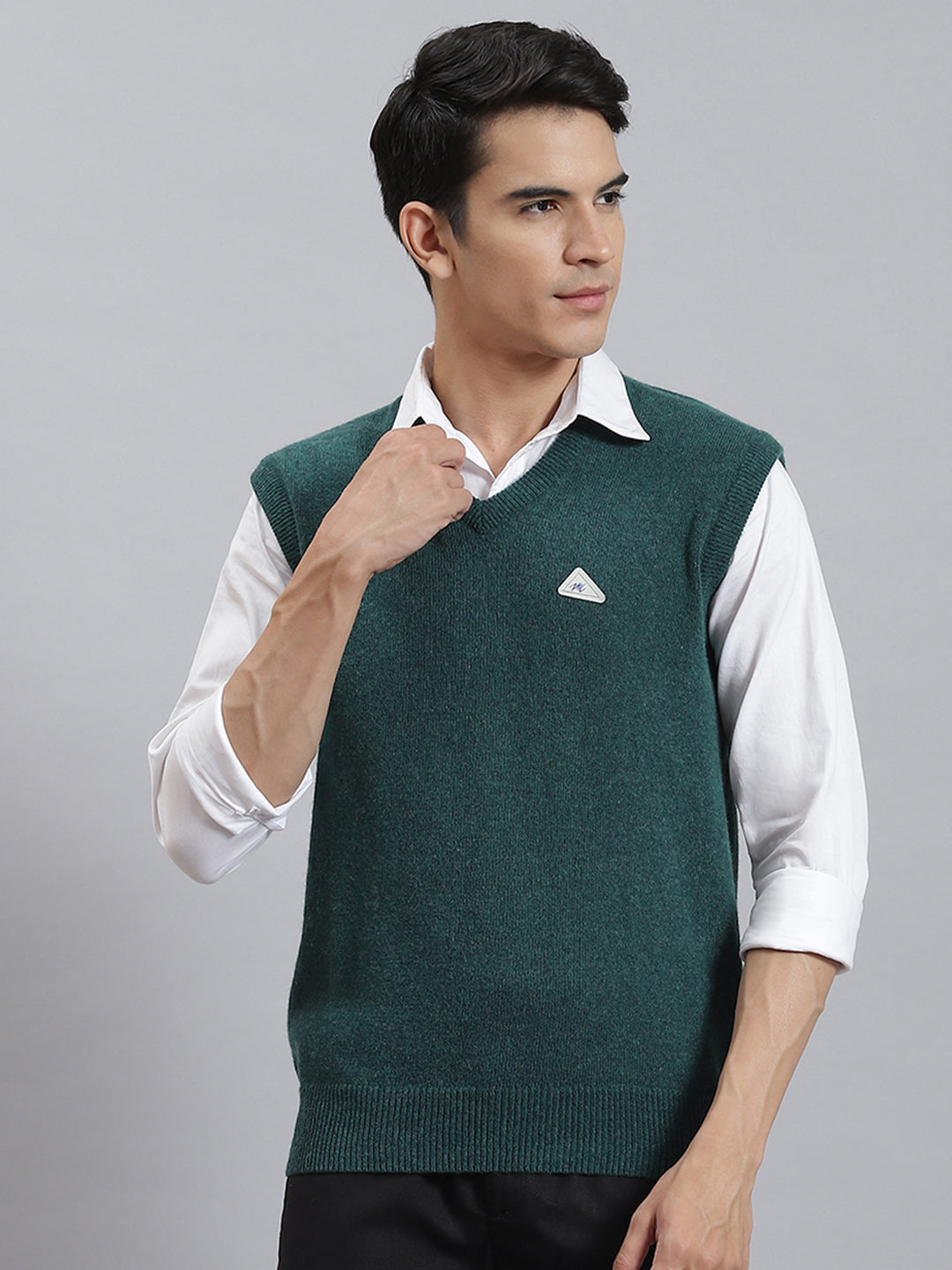 Men Green Solid V Neck Sleeveless Sweaters/Pullovers