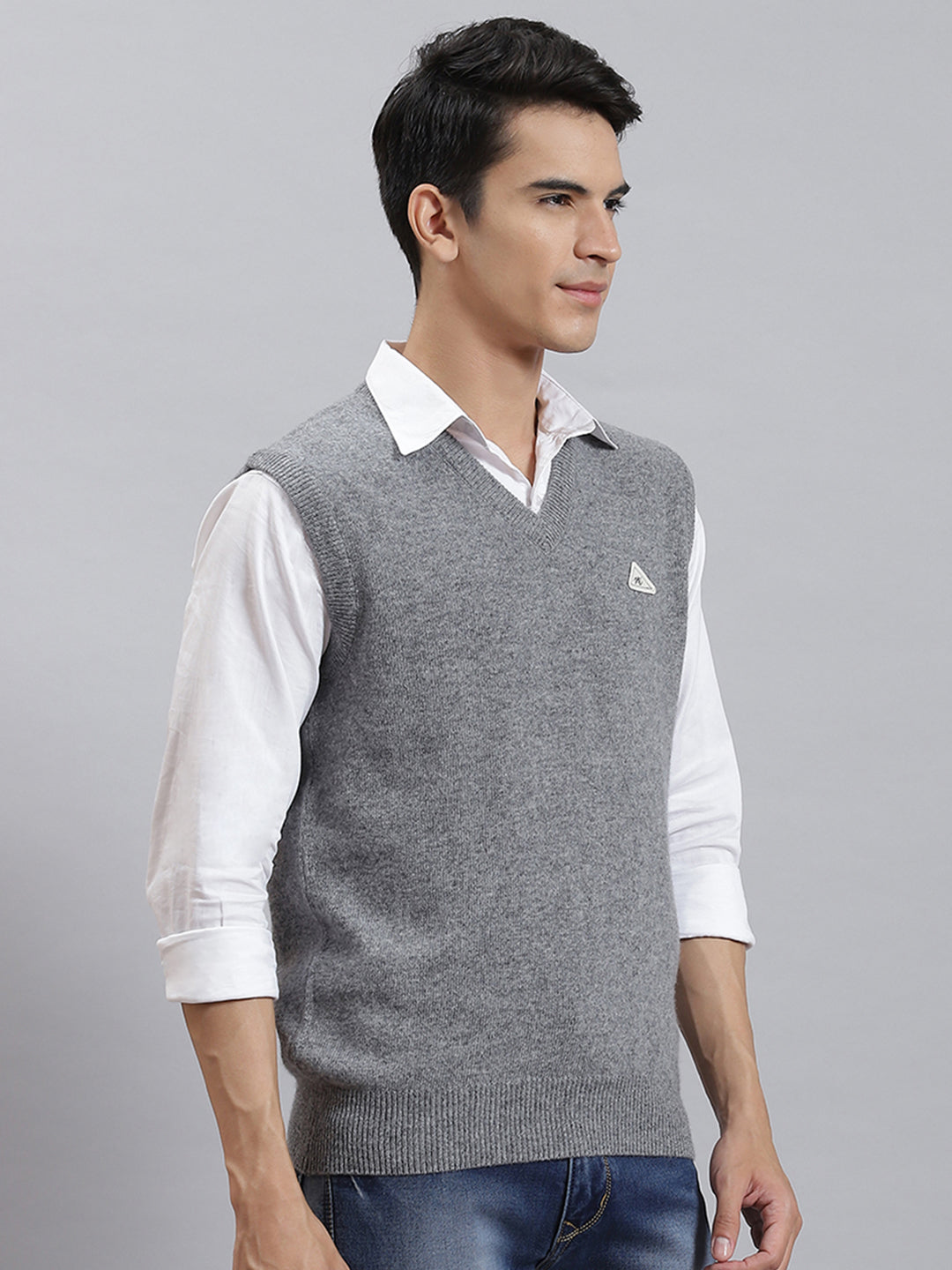 Men Grey Solid V Neck Sleeveless Sweaters/Pullovers
