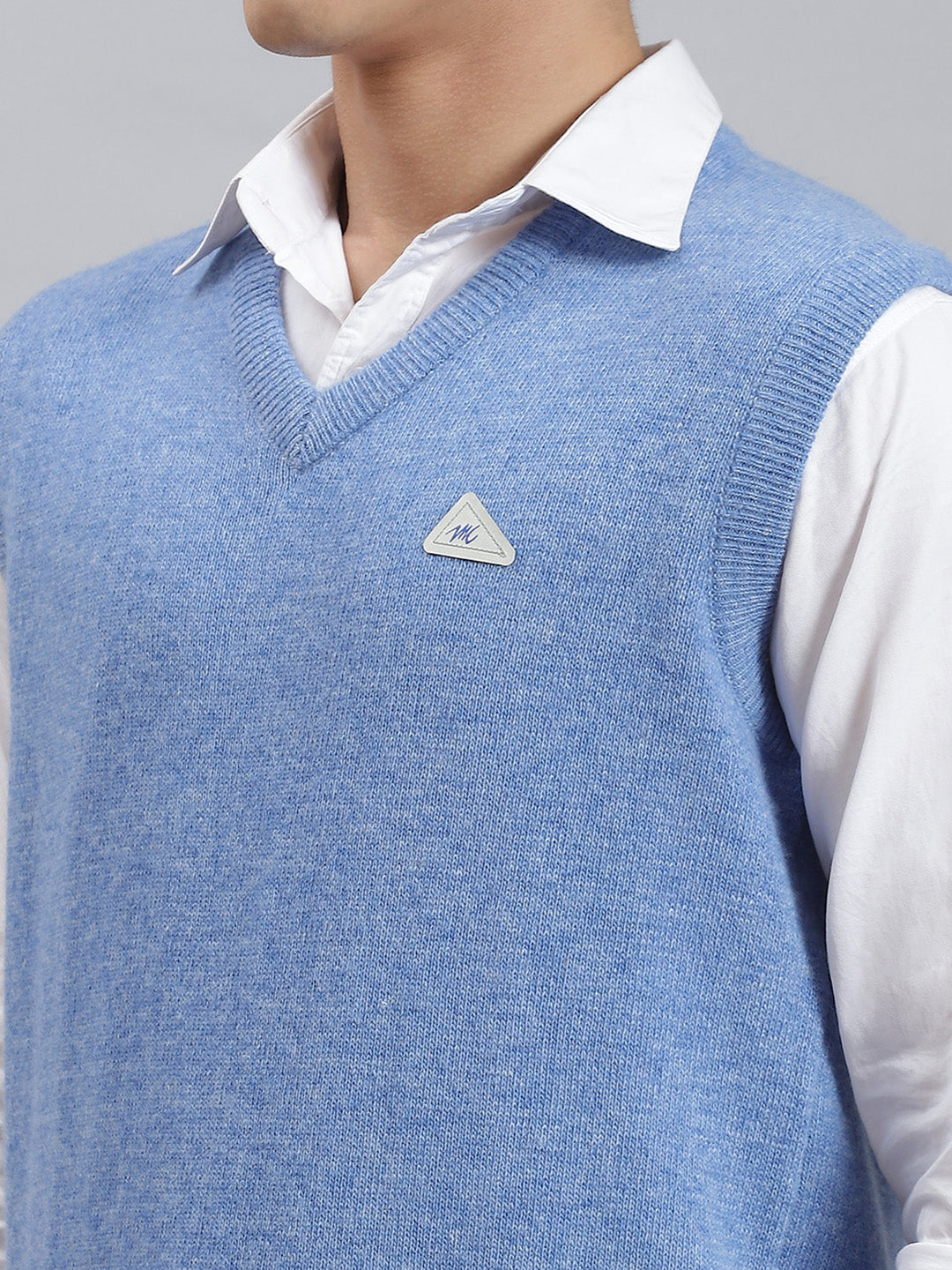 Men Blue Solid V Neck Sleeveless Sweaters/Pullovers
