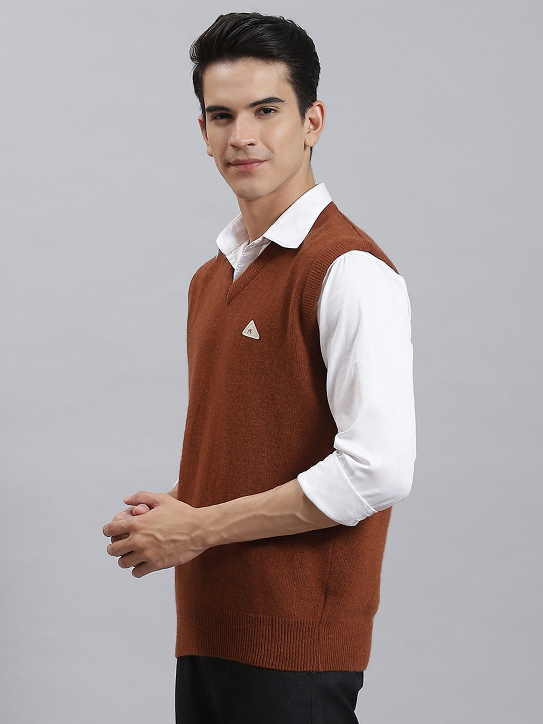 Men Rust Solid V Neck Sleeveless Sweaters/Pullovers