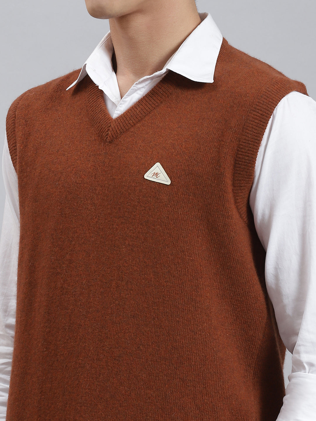 Men Rust Solid V Neck Sleeveless Sweaters/Pullovers