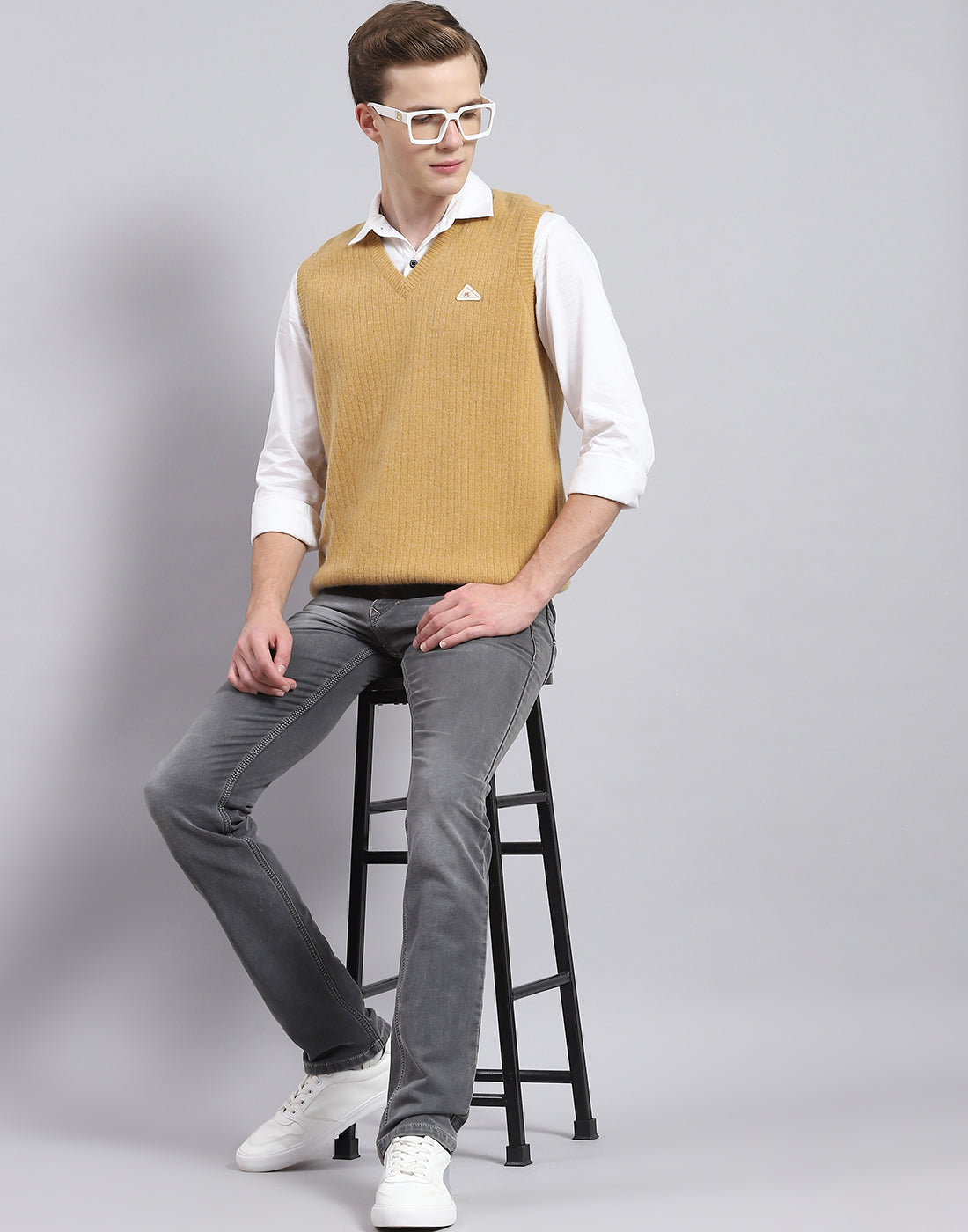 Men Brown Solid V Neck Sleeveless Sweater