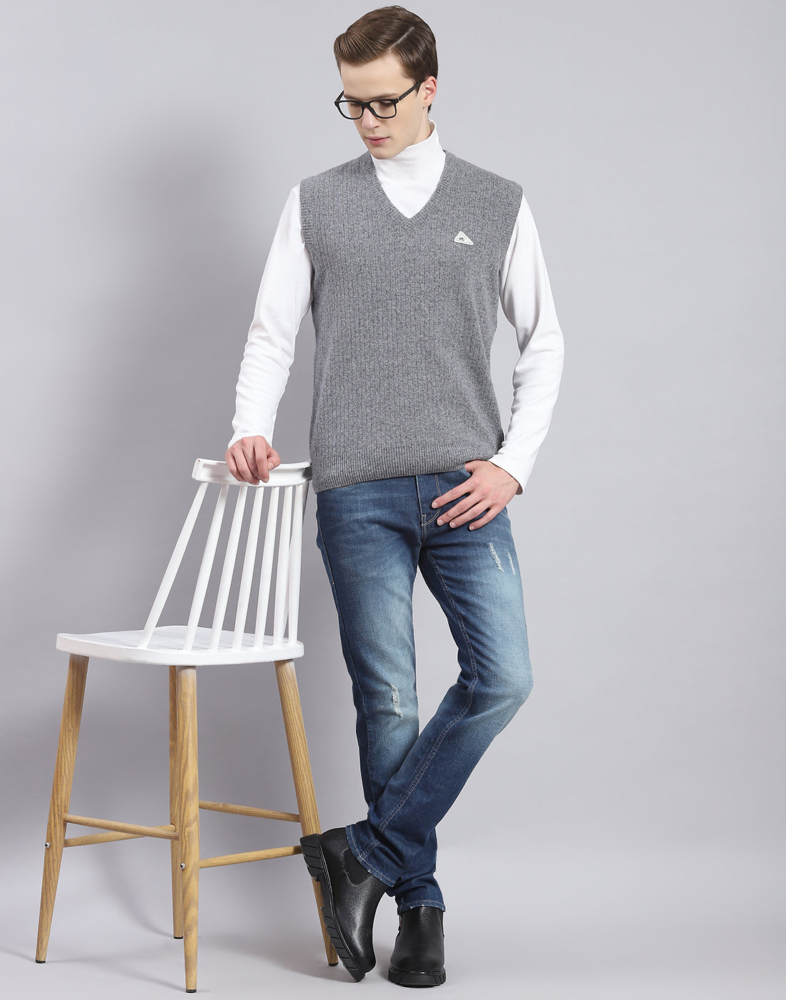 Men Grey Solid V Neck Sleeveless Sweater