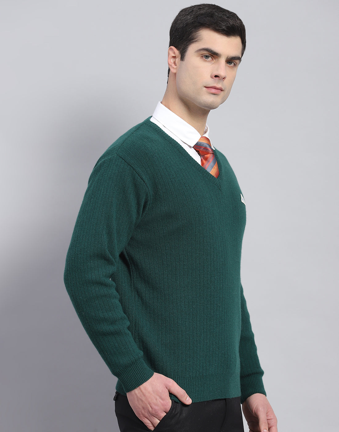 Men Green Solid V Neck Full Sleeve Pullover