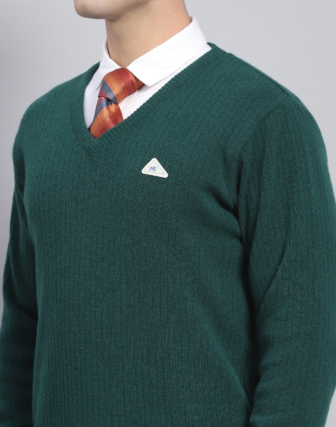 Men Green Solid V Neck Full Sleeve Pullover