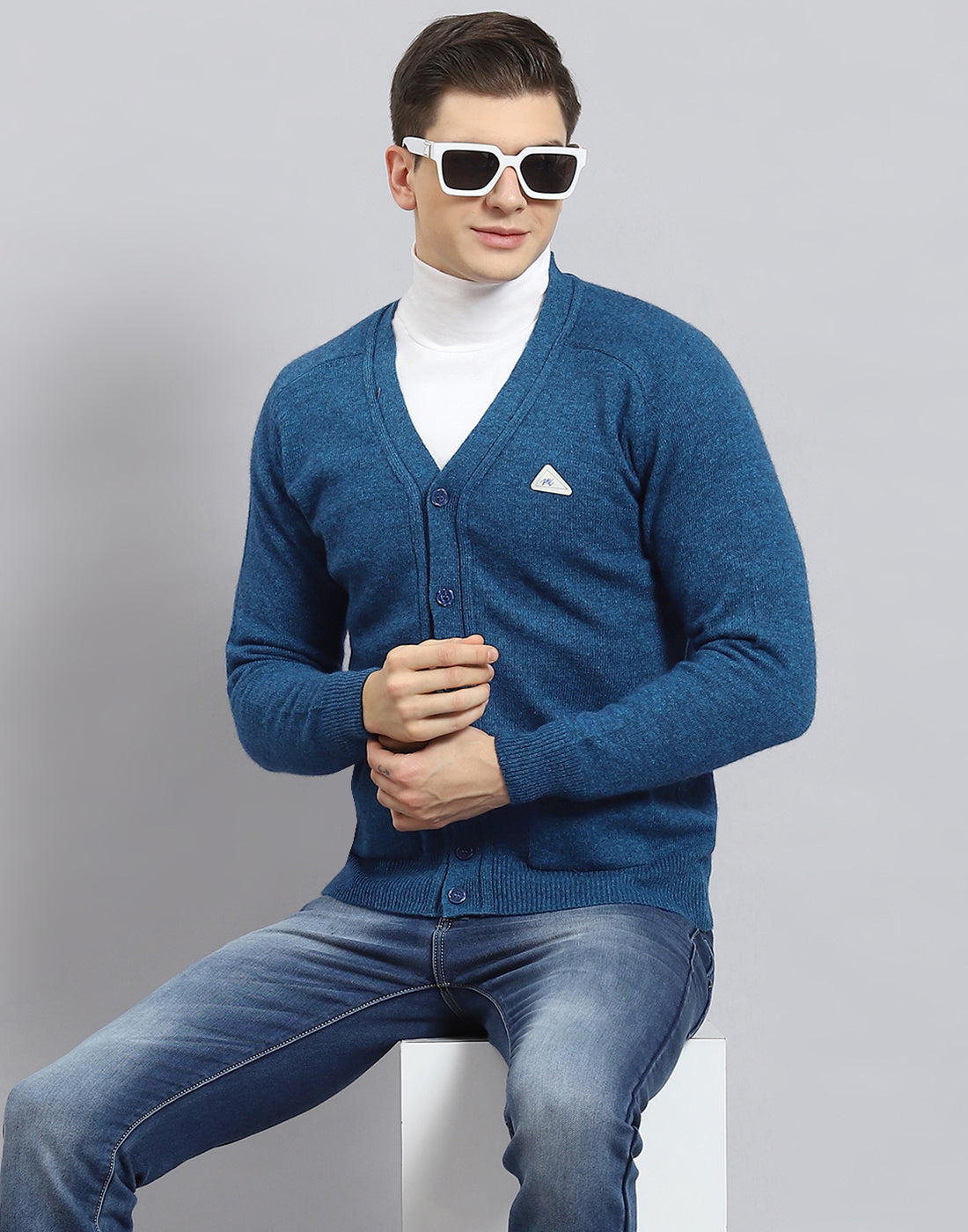 Men Turquoise Blue Solid V Neck Full Sleeve Sweater