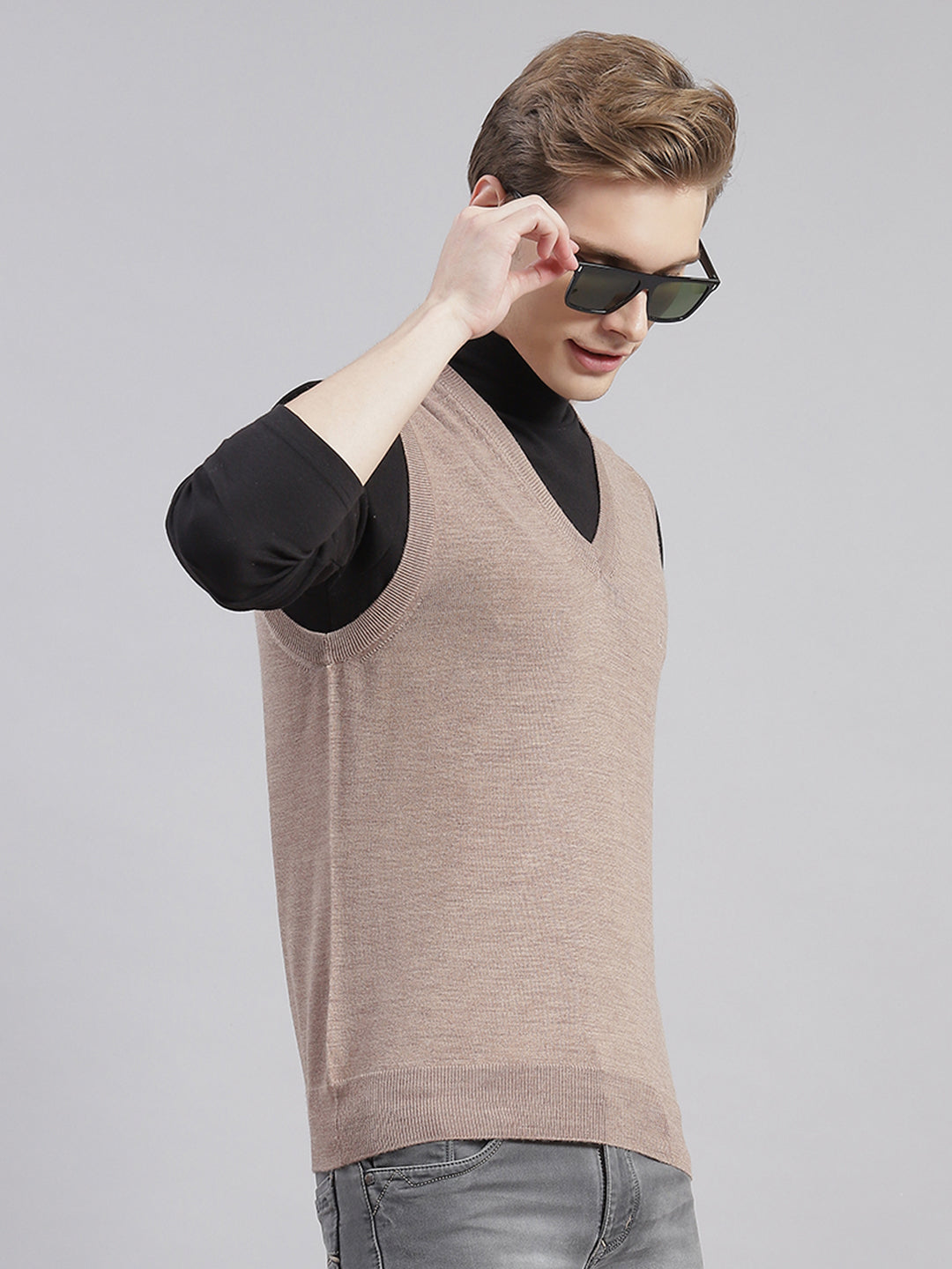 Men Brown Solid V Neck Sleeveless Sweaters/Pullovers