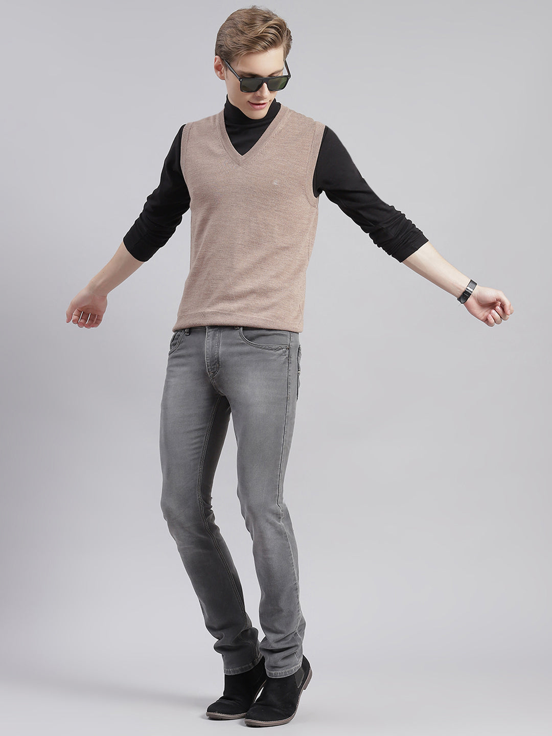 Men Brown Solid V Neck Sleeveless Sweaters/Pullovers