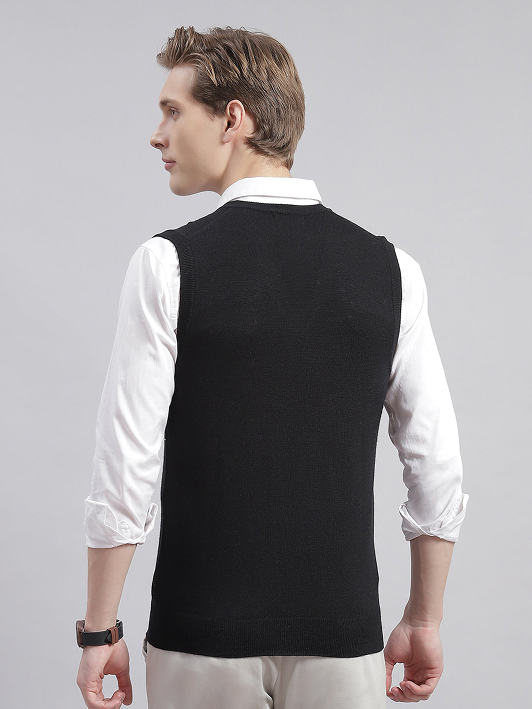 Men Black Solid V Neck Sleeveless Sweaters/Pullovers