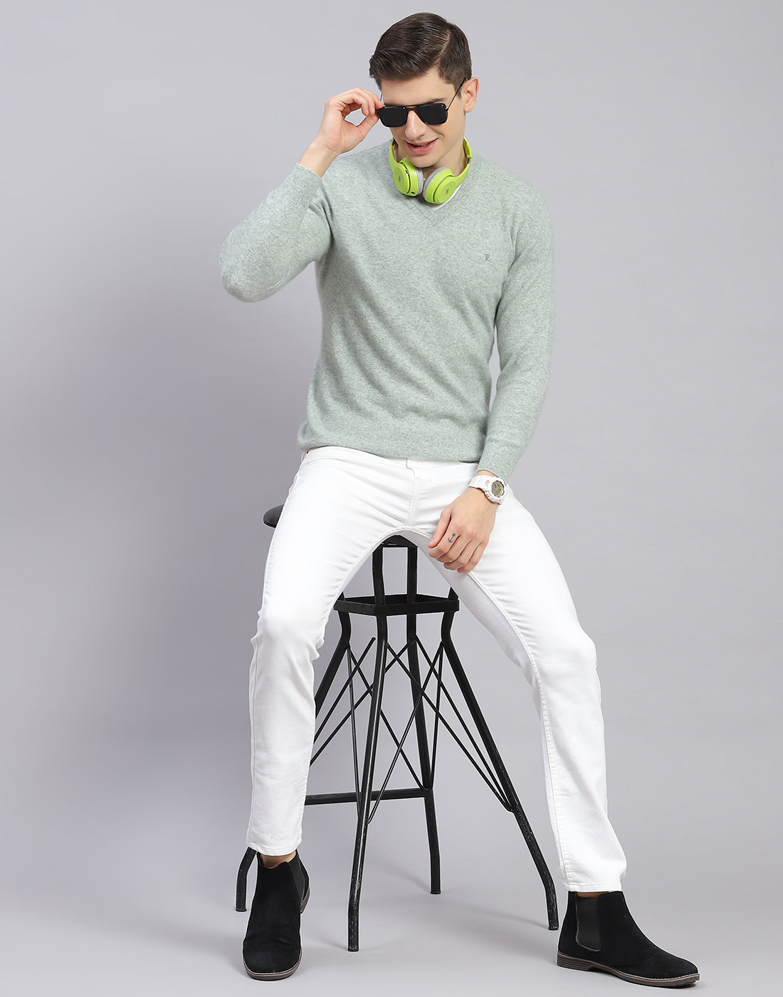 Men Green Solid V Neck Full Sleeve Sweater