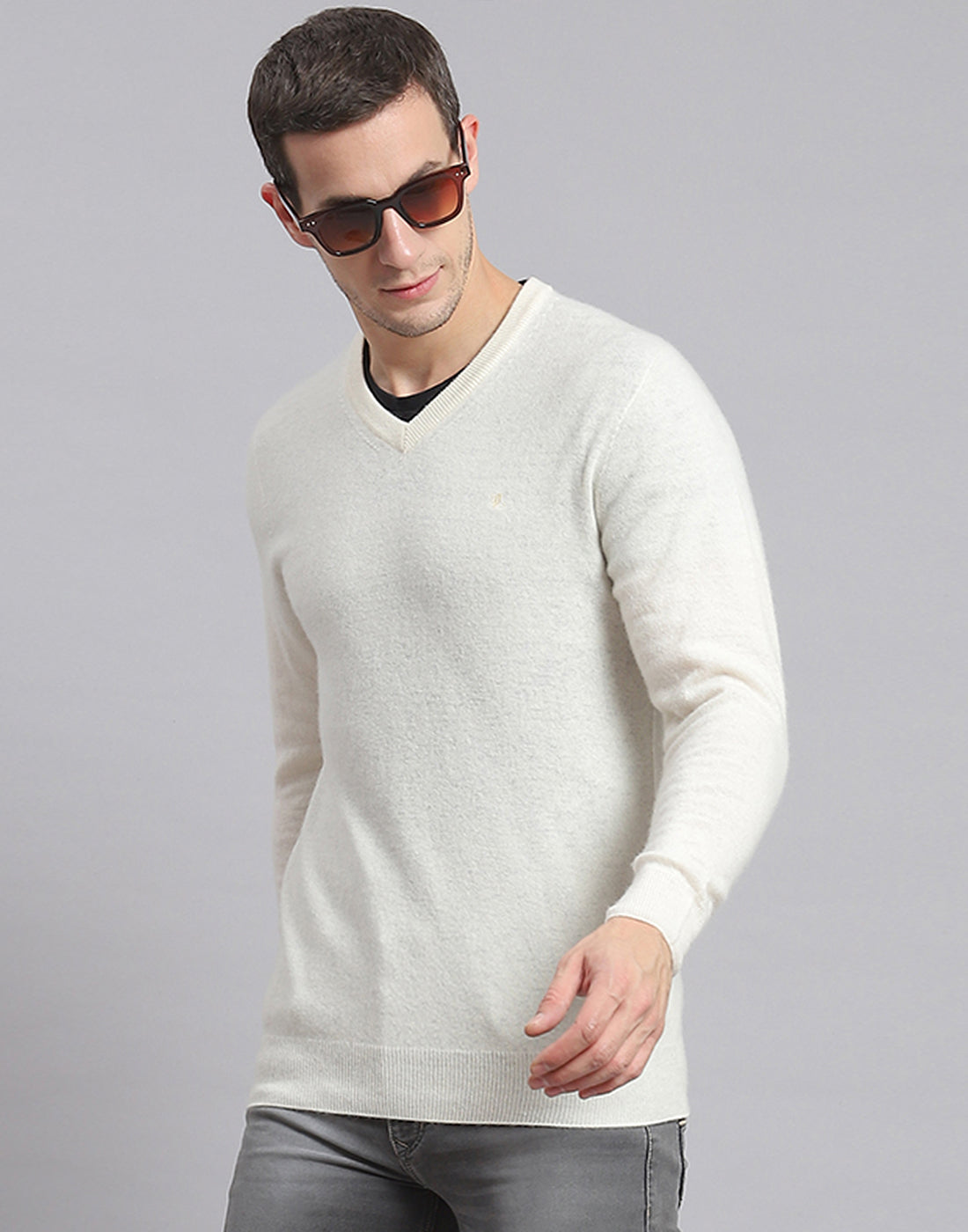 Men White Solid V Neck Full Sleeve Sweater