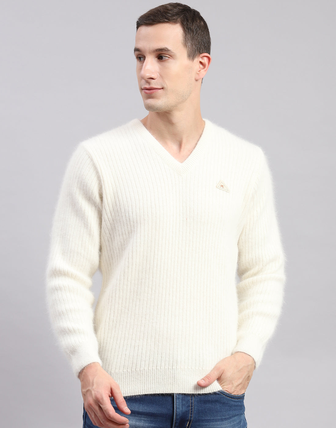 Men Off White Solid V Neck Full Sleeve Sweaters/Pullovers