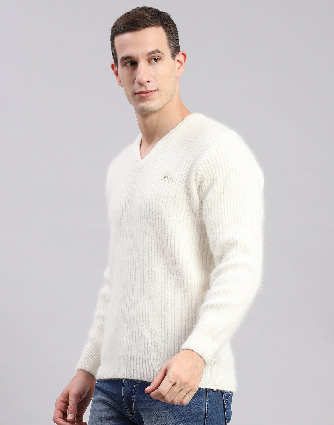 Men Off White Solid V Neck Full Sleeve Sweaters/Pullovers
