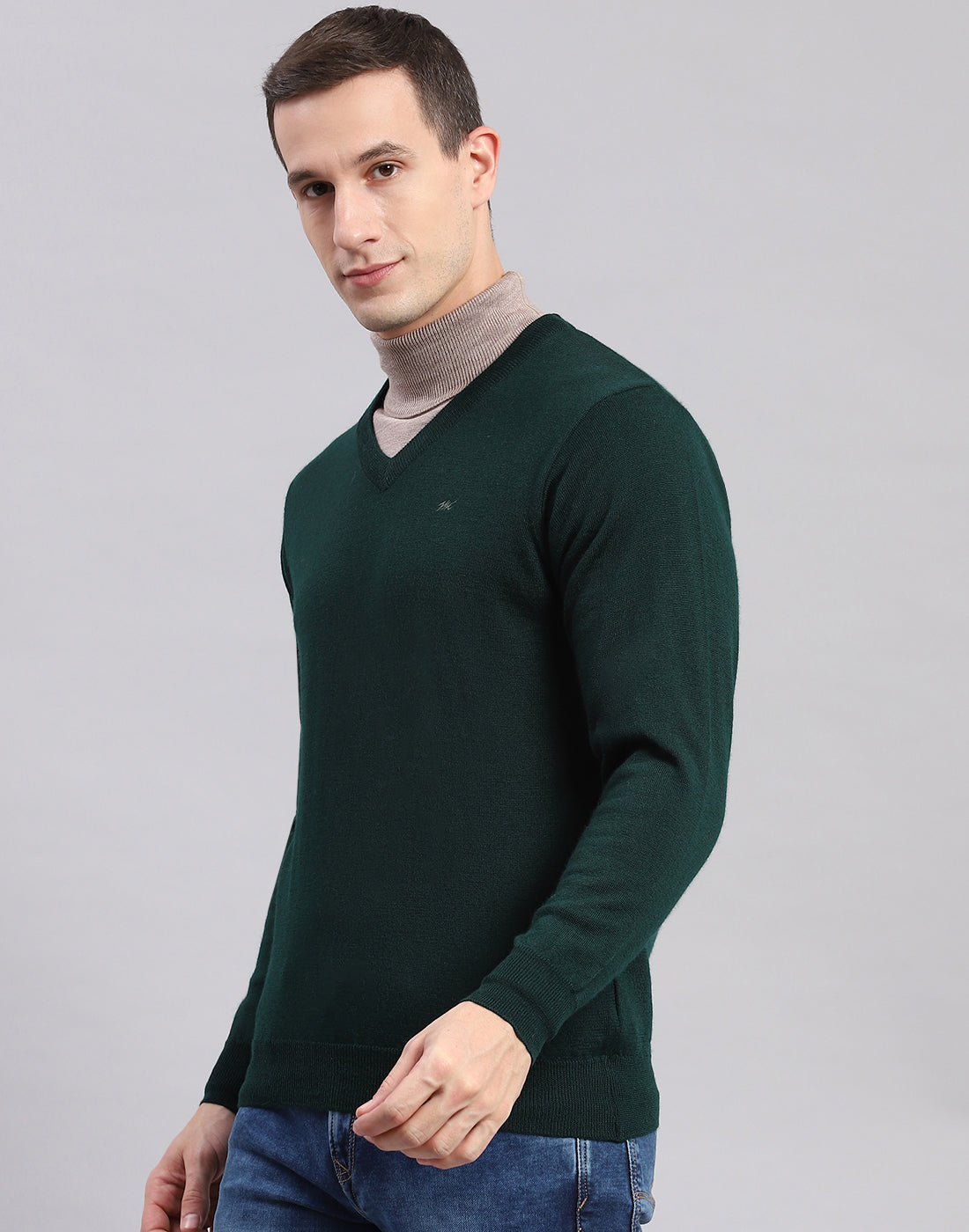 Men Green Solid V Neck Full Sleeve Sweaters/Pullovers