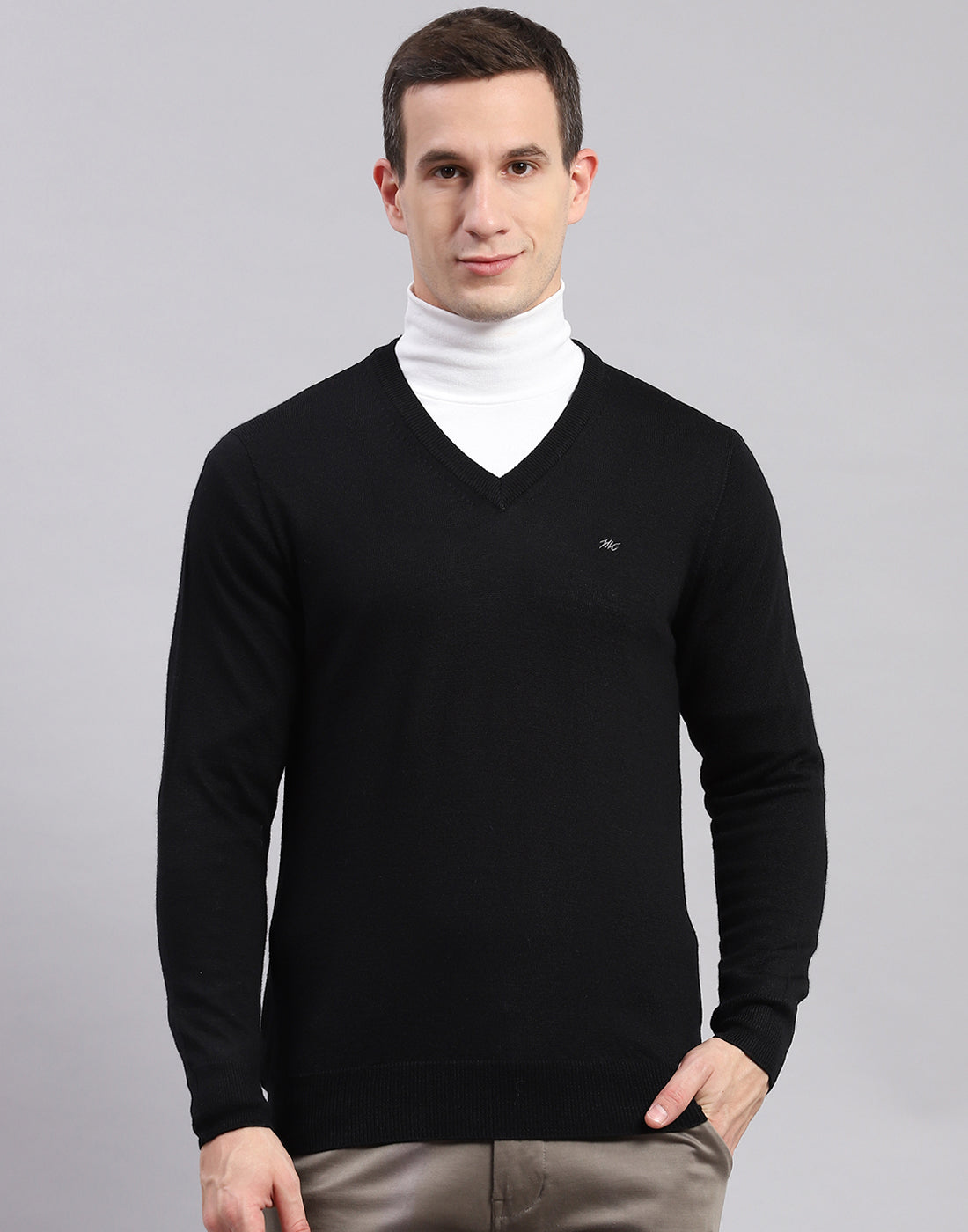 Buy Men Black Solid V Neck Full Sleeve Sweaters/Pullovers Online