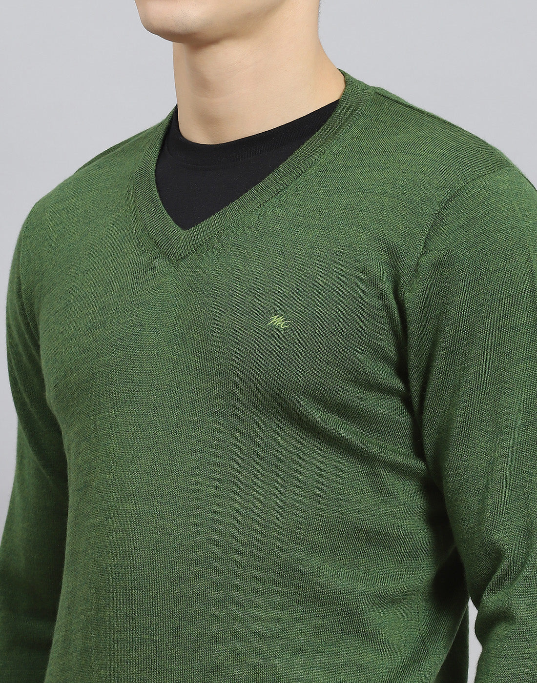 Men Green Solid V Neck Full Sleeve Sweater