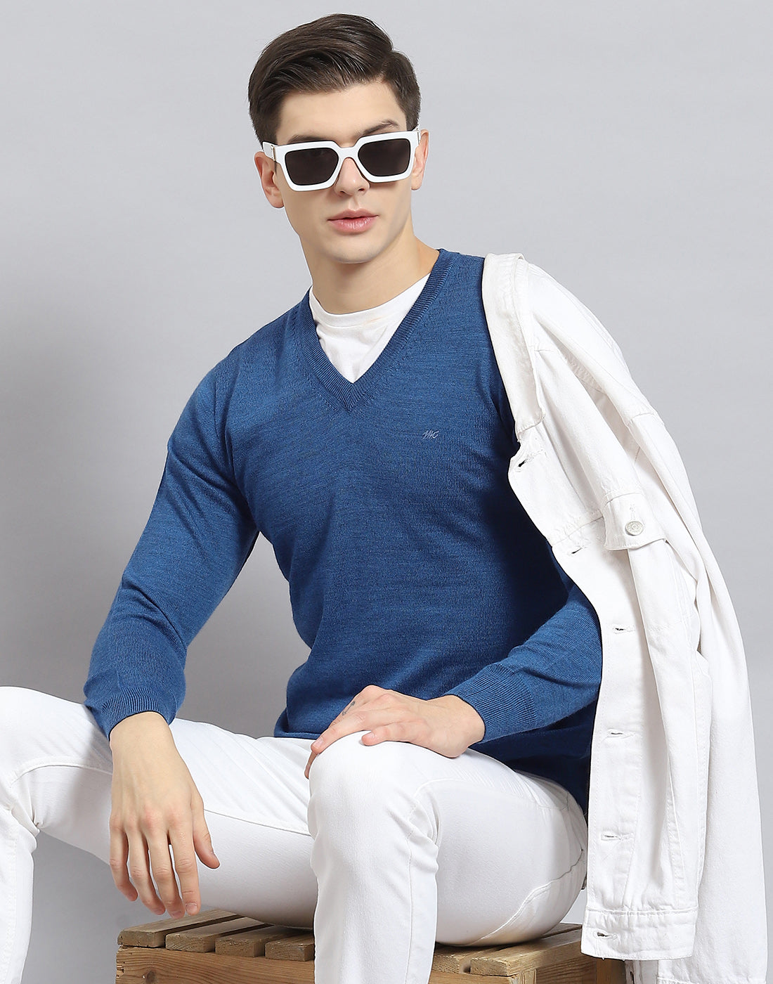 Men Blue Solid V Neck Full Sleeve Sweater