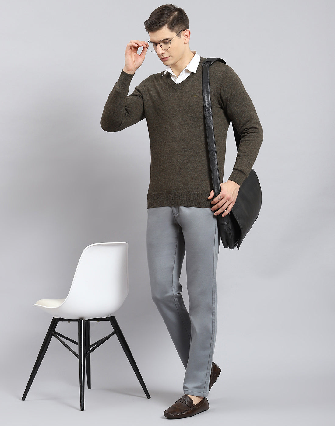 Men Brown Solid V Neck Full Sleeve Sweater