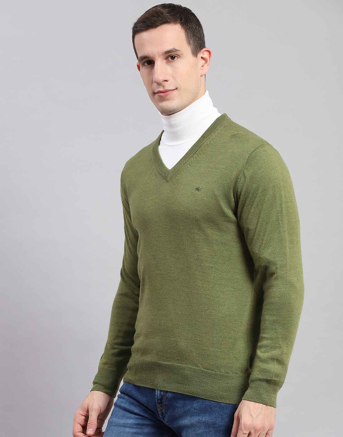 Men Green Solid V Neck Full Sleeve Sweaters/Pullovers