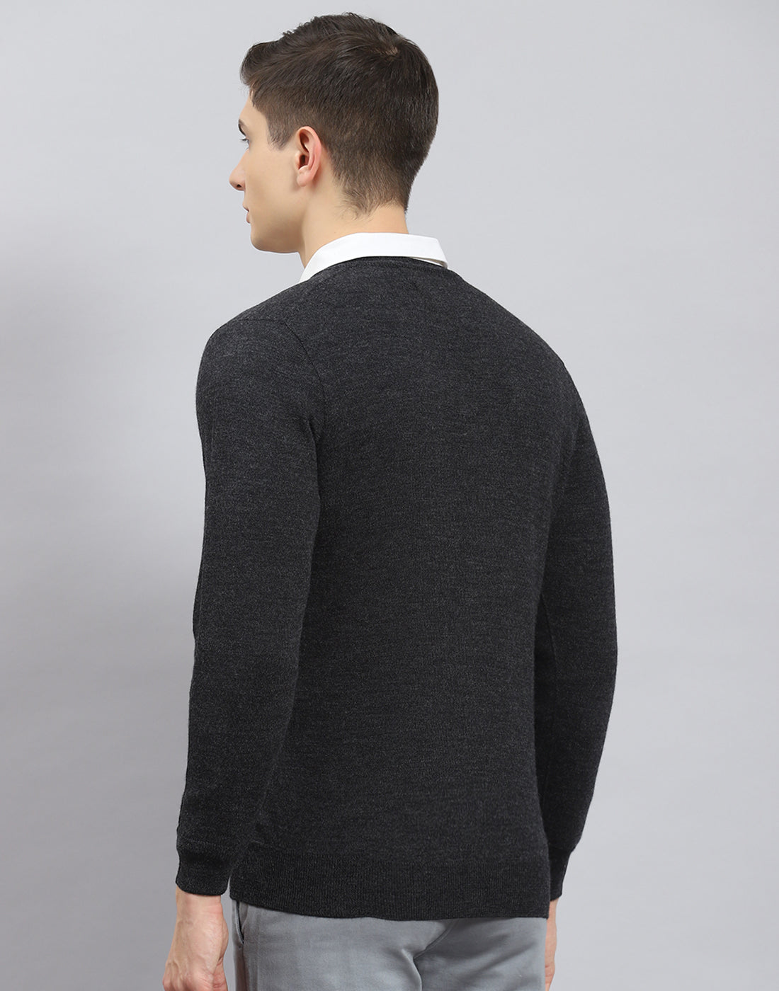 Men Grey Solid V Neck Full Sleeve Sweater