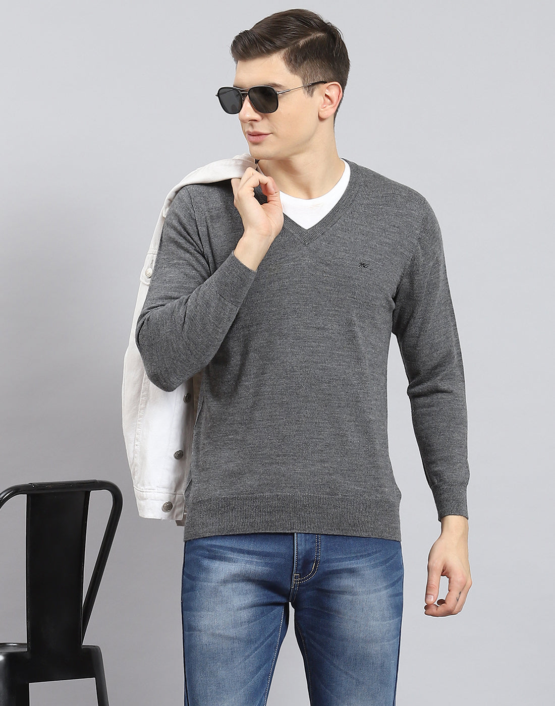 Men Grey Solid V Neck Full Sleeve Sweater